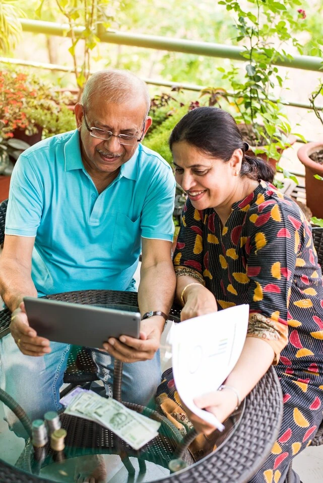 Customer support team at Nigaran Solar providing excellent service